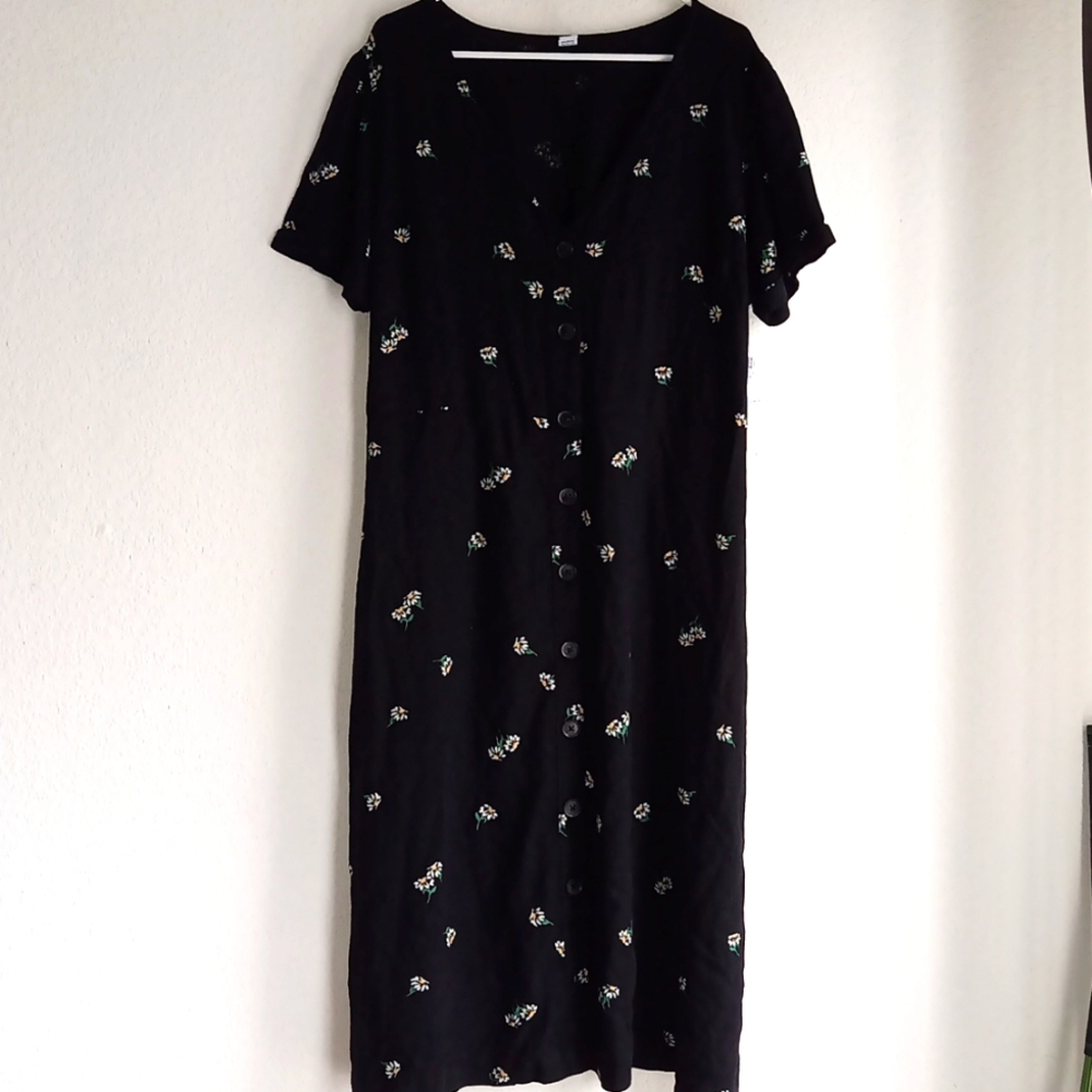 Black daisy maxi dress